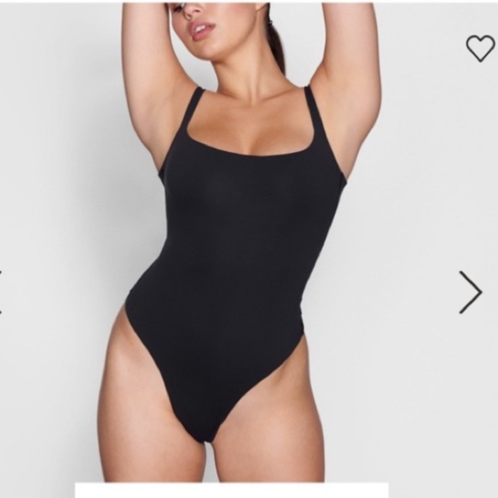 SKIMS FITS EVERYBODY BODYSUIT NWT